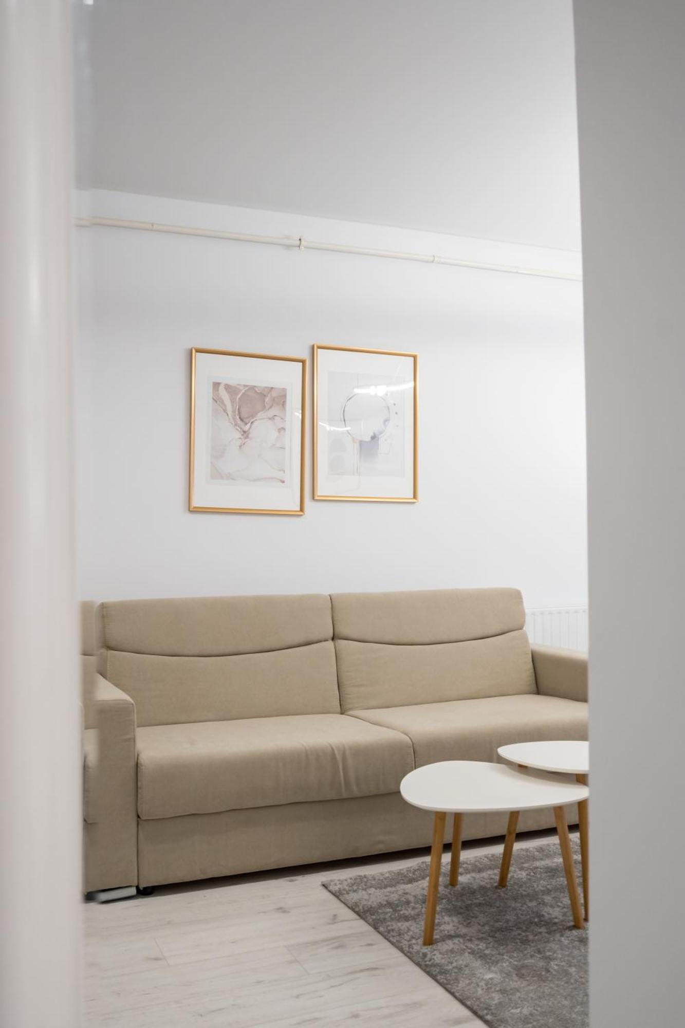 712 Apartament